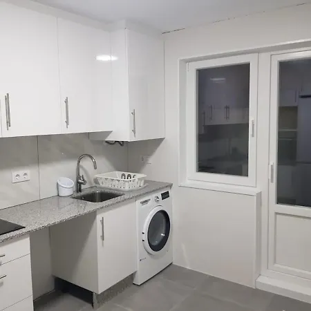 Apartment 5 Bedroom 900 Meters From The *