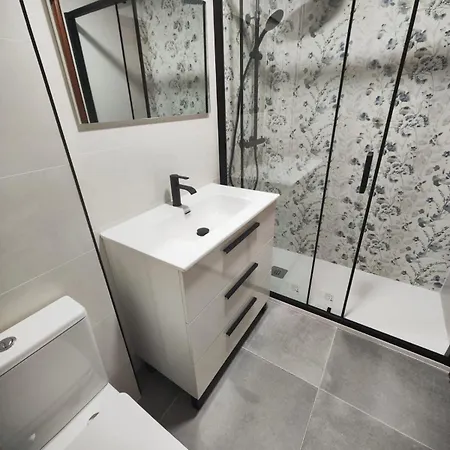 5 Bedroom 900 Meters From The