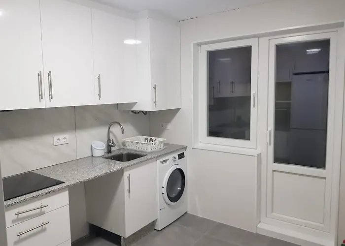 Apartment 5 Bedroom 900 Meters From The *