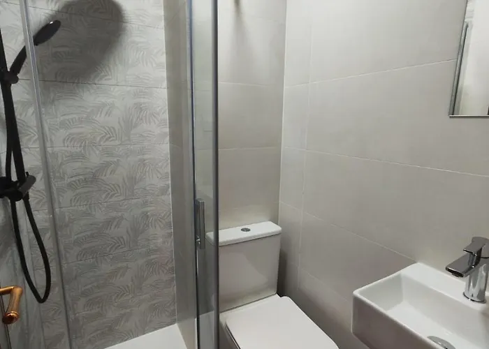 Apartment 5 Bedroom 900 Meters From The