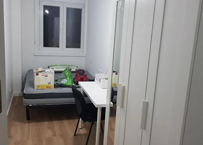 Apartment 5 Bedroom 900 Meters From The *